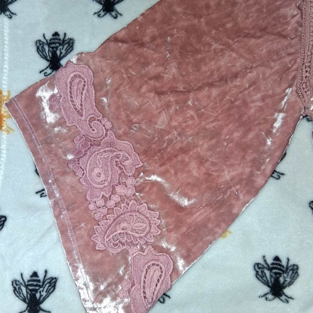 Chic Velvet Women's Blouse in Rose by Westport 1962 - Picture 3 of 8
